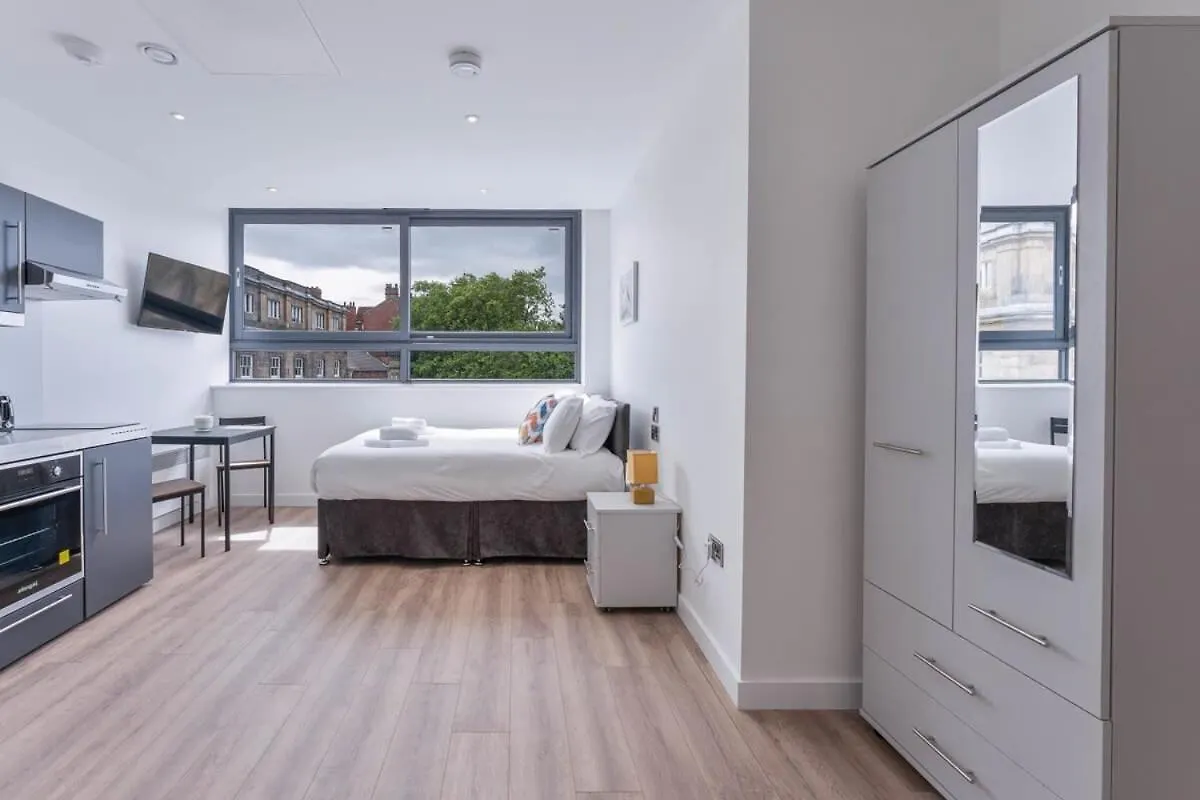 Lovely Studio Apartment In Central Sheffield 0*,